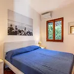 Rosanna Villa *