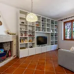 Rosanna Villa *